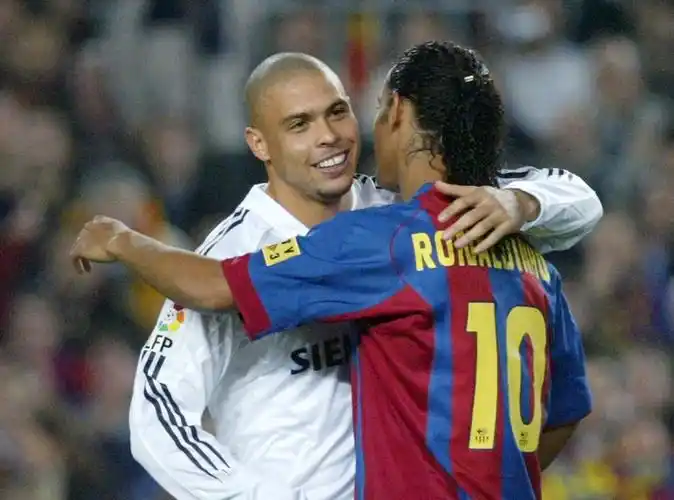 尽管他的离 尽管他的离